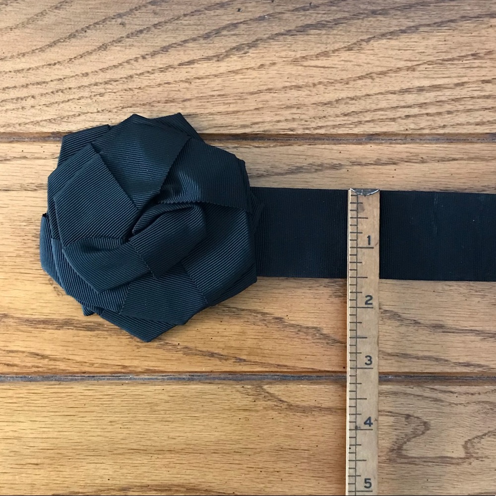 Grosgrain L belt Black rose shape Velcro fastener Women